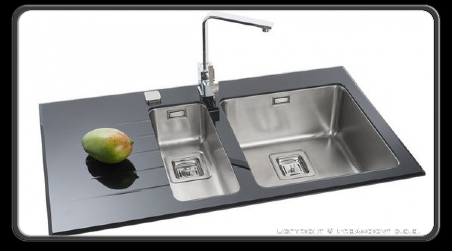 Stekleno korito v črni barvi